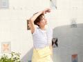 张钧甯夏日清新穿搭 短发造型干净利落 