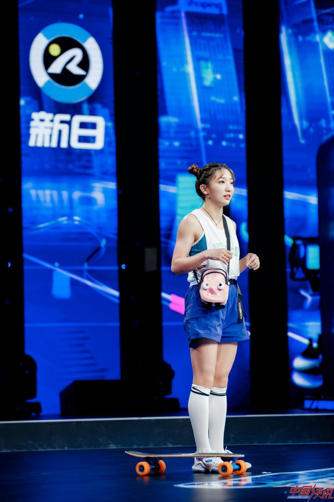 《我们签约吧》“农民夫妇”全家献跳曳步舞嗨翻全场,“成分党”护肤专家质疑美妆博主专业性