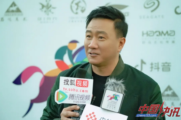【胡军亮相出席第三届中国年青马西坞大赛】(图3)