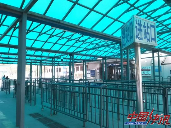 西二旗进站口排队区，图源作者