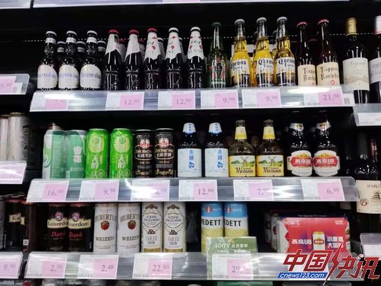 图 / 越来越多瓶装精酿占据超市货架 来源 / 燃财经拍摄